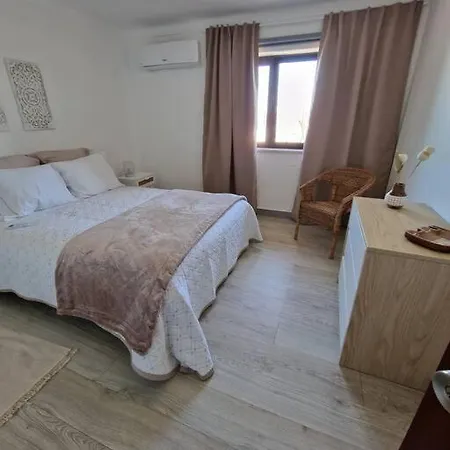 Bouro's Cliff Tatil Evi *